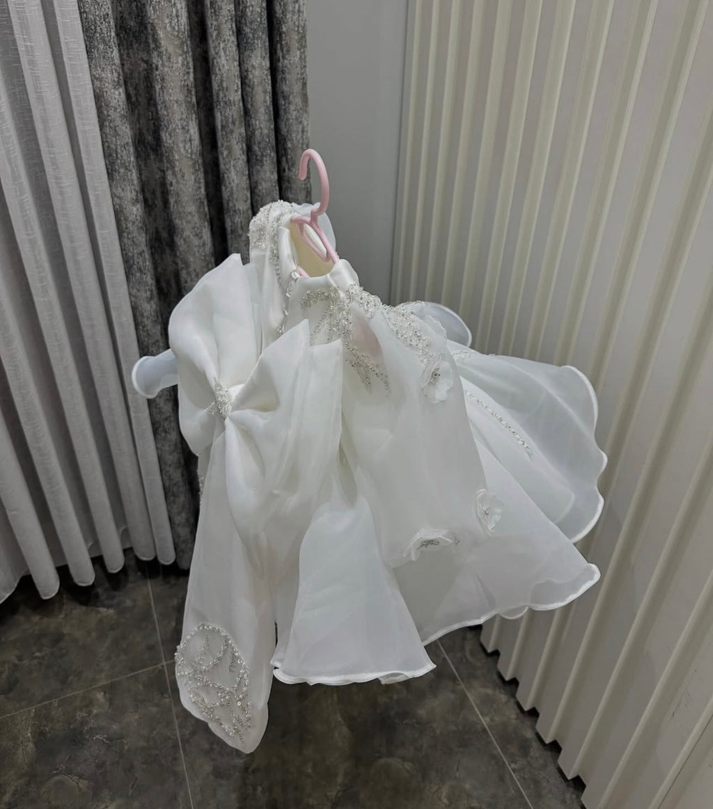 Snow White Elegance