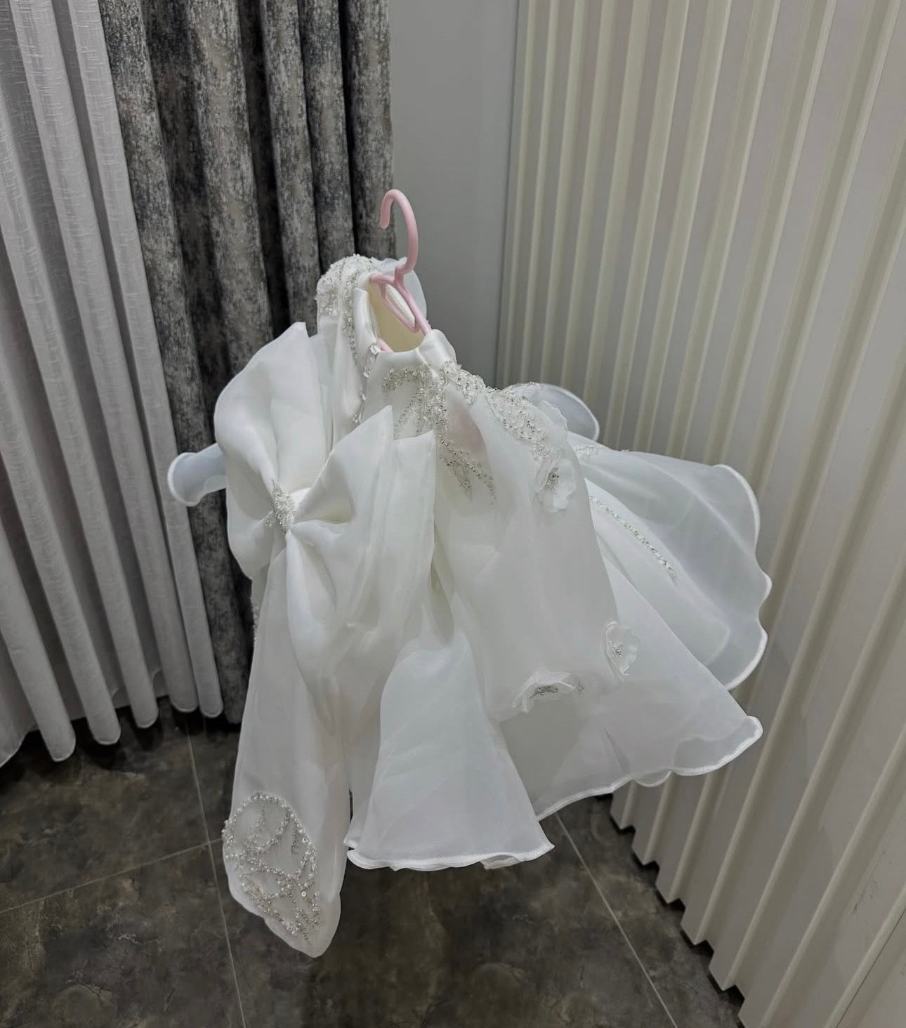 Snow White Elegance